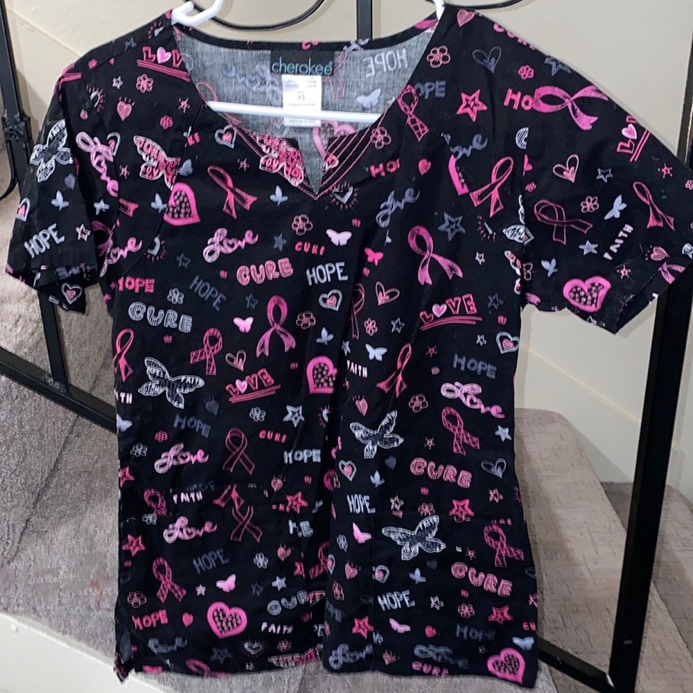 Cherokee scrub top